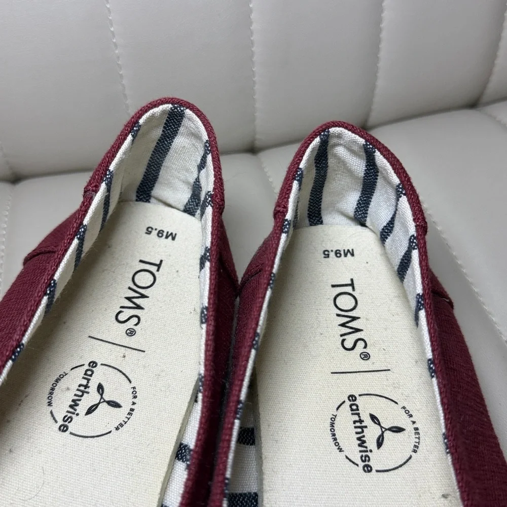 TOMS Burgundy Canvas Slip-On Shoes Men’s 9.5 (Women’s 11) Casual Comfort Flats